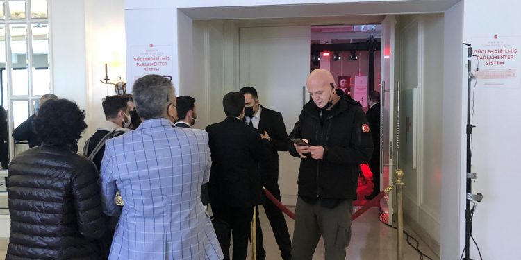 “Basın özgürlüğü” vaat eden 6 muhalefet partisi tarihi toplantıya gazeteciyi almadı