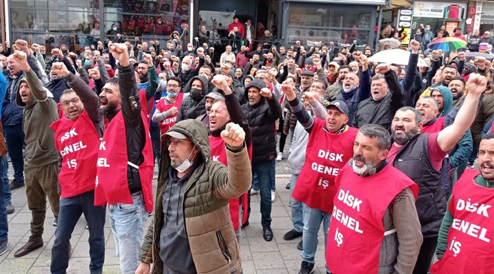 Çiğli Belediyesi işçileri kendilerine sormadan TİS imzalayan sendikayı protesto etti