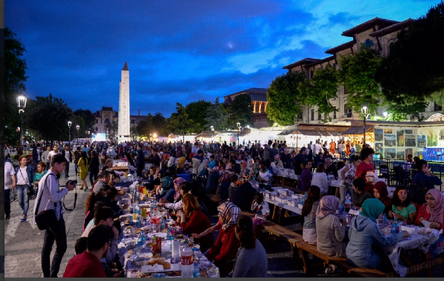 İBB’nin Sultanahmet Meydanı’ndaki ‘ramazan’ etkinlikleri yasaklandı