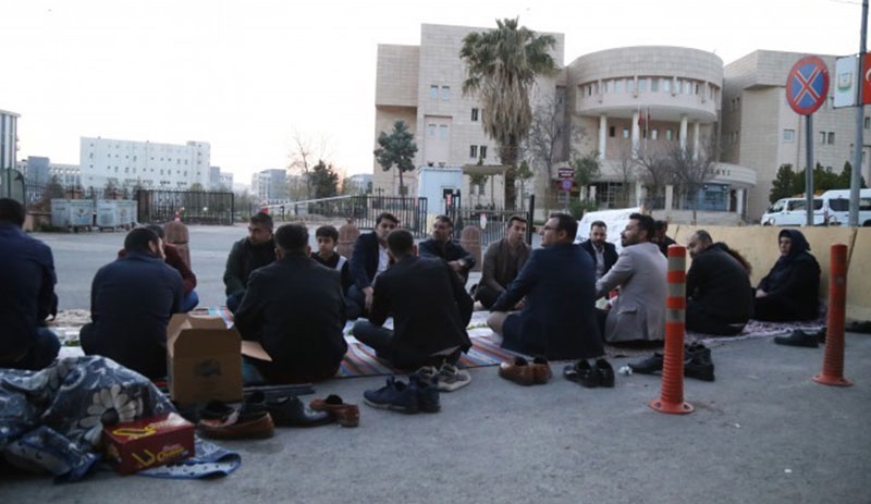 Şenyaşar ailesinin adliye önündeki iftar sofrası genişledi