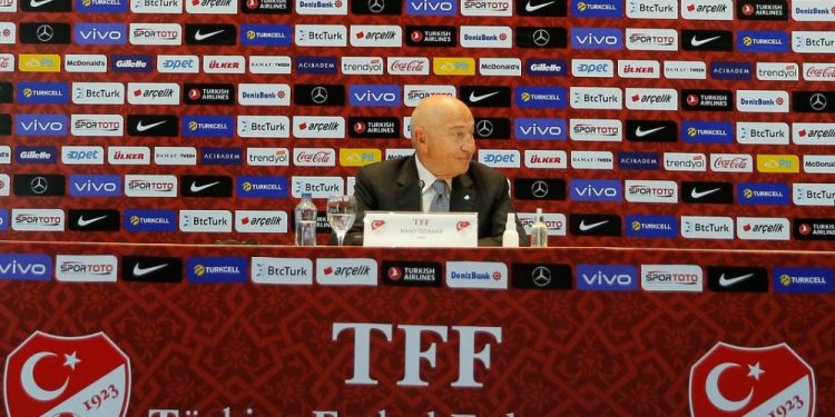 Türkiye Futbol Federasyonu Başkanı Nihat Özdemir görevinden istifa etti