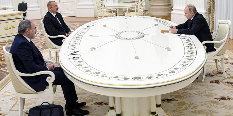 Aliyev ve Paşinyan’dan Brüksel görüşmesi öncesi nihai barış için olumlu mesajlar
