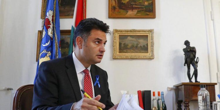 6 muhalif partinin Orban’a karşı birleştiği Macaristan seçimleri hakkında bilinmesi gerekenler