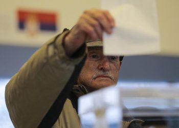 Sırbistan sandık başında: Katılım oranı adayların kaderini etkileyecek