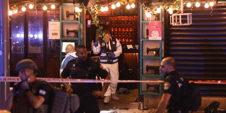 İsrail’de saldırı dalgası: Eğlence mekanına silahlı saldırıda 2 kişi öldü, 9 kişi yaralandı