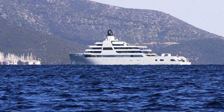 İngiliz hukukçular: Abramoviç’in yatlarının Türkiye limanlarına yanaşması yaptırımları delebilir