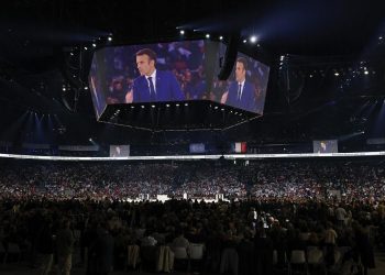 Macron seçim mitinginde aşırı sağı hedef aldı, Brexit benzeri bir sonuca karşı uyardı