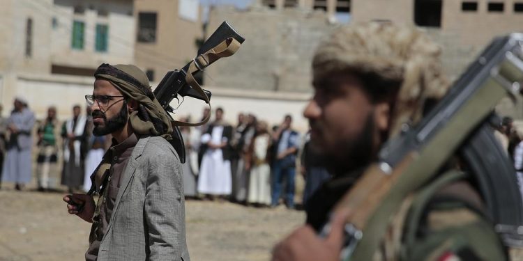 Yemen: Cumhurbaşkanlığı yetkileri Başkanlık Konseyine devredildi, Riyad’dan maddi destek sözü geldi