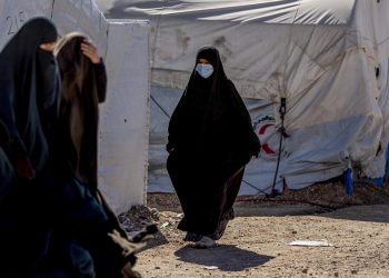 Almanya, Suriye’de IŞİD kampındaki 10 kadın ve 27 çocuğu ülkeye getirdi