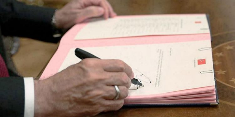 Covid-19’a ilişkin kamudaki normalleşme süreci ve tedbirlere dair genelge yürürlükten kaldırıldı