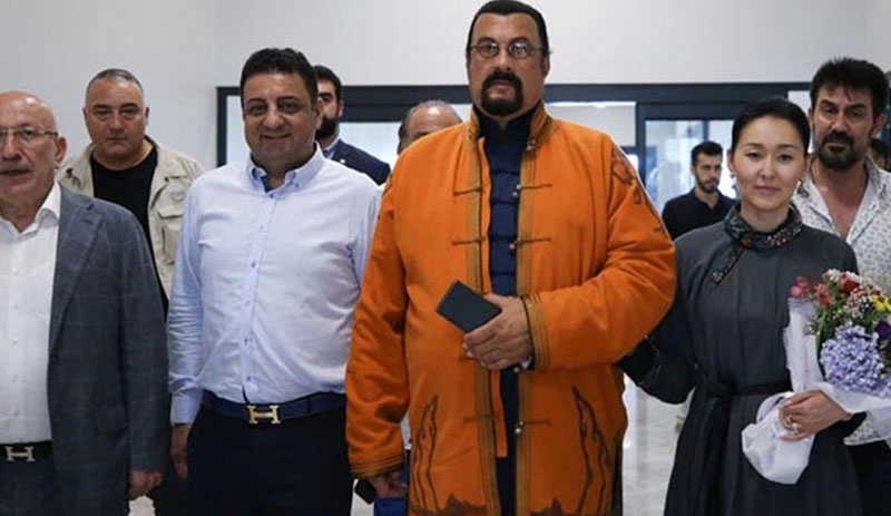 111 kilo kokainle yakalanan Akat, Steven Seagal'ı dolandırdı