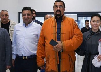 111 kilo kokainle yakalanan Akat, Steven Seagal'ı dolandırdı
