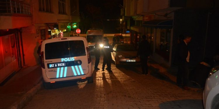 2 çocuk annesi genç kadın evinde ölü bulundu!