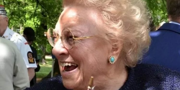 ABD ordusu 1945'te pastasını çaldığı kadına 90. yaş gününde sürpriz yaptı