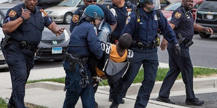 ABD'de polis şiddeti her gün 3 kişiyi öldürülüyor