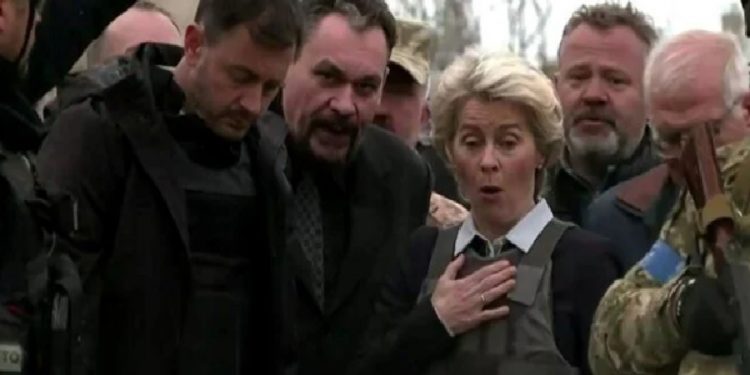 AB’den katliamın yaşandığı Buça’ya ziyaret: ‘Putin’in zalim yüzünü gördük’