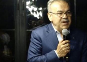 AKP MKYK üyesi mikrofonun açık olduğunu unuttu, AKP'li belediye başkanına "dangalak" dedi!