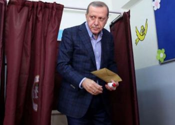 AKP seçim çalışmaları için 2 şirketle görüşüyor: Tüm imkanlar zorlanacak