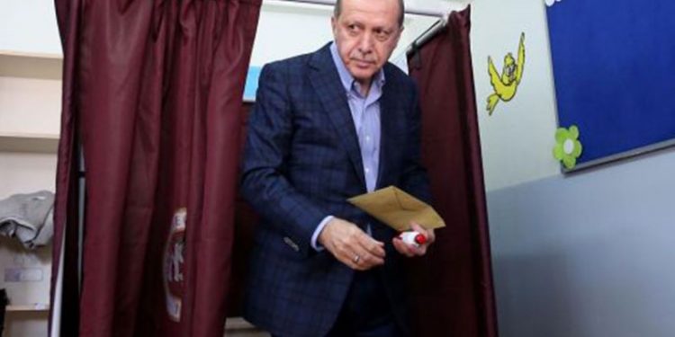 AKP seçim çalışmaları için 2 şirketle görüşüyor: Tüm imkanlar zorlanacak