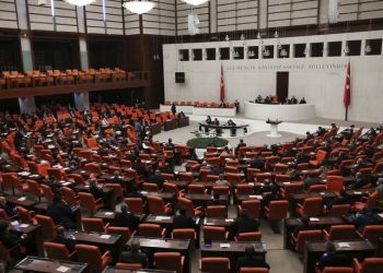 AKP ve MHP yoksulluğun araştırılmasını reddetti! 'Geçmişte çuvalla alınırdı, şimdi alışveriş gramla yapılıyor'