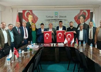 AKP'den istifa eden 412 kişi İYİ Parti'ye geçti