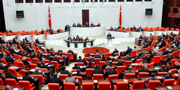 AKP'den 'yoklama' yorumu: Tüm partiler için sıkıntı olur, birçok kişi zor durumda kalır