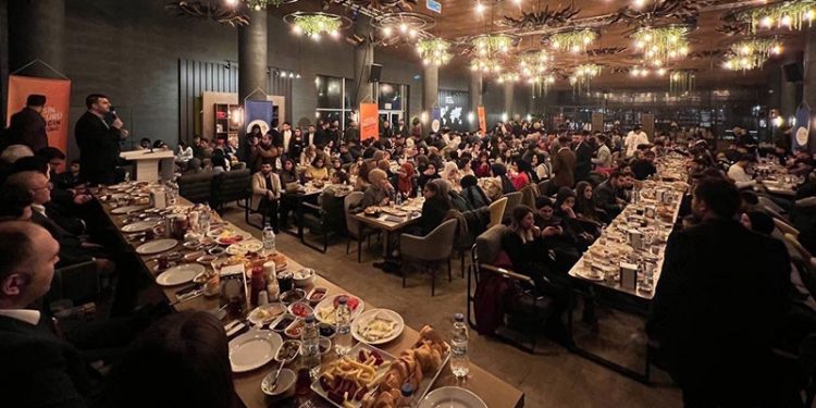 AKP'li Durgut: Ne var orada? Gençler toplanmış sahur yapıyor