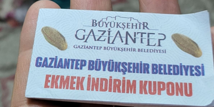 AKP'li Gaziantep Büyükşehir Belediyesi'nin "ekmek indirim kuponu"na CHP'den tepki: Bu ekmek karnesidir