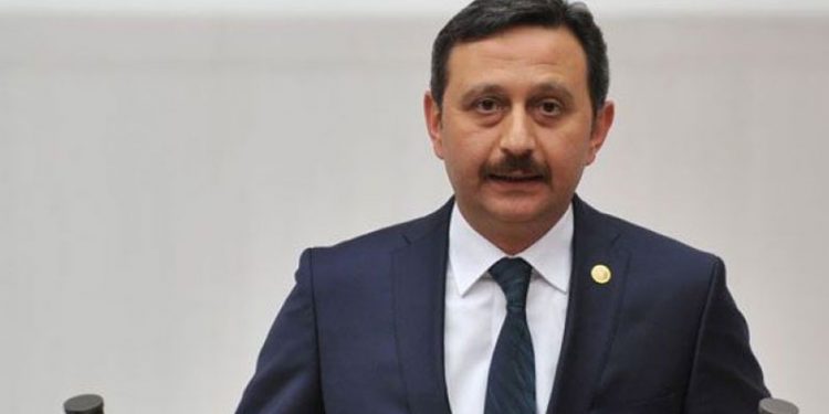 AKP'li vekil, Anayasa Mahkemesi'ni 'ihanetle' suçladı