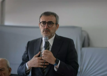 AKP’li Mahir Ünal: Ortaokula giderken ‘Pis faşist’ diyerek bana dayak attılar