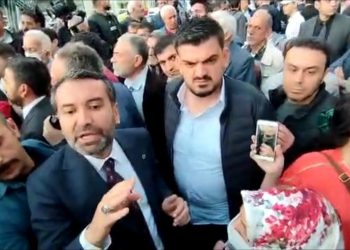 AKP’li başkandan şikayet eden vatandaşa: Önceki evinde duşakabinin mi vardı?