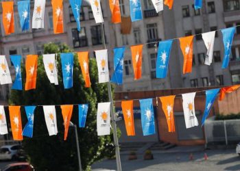 AKP’li belediye başkanları sosyal medyada atıştı: ‘Ne kadar borca soktuğunu açıklasın’