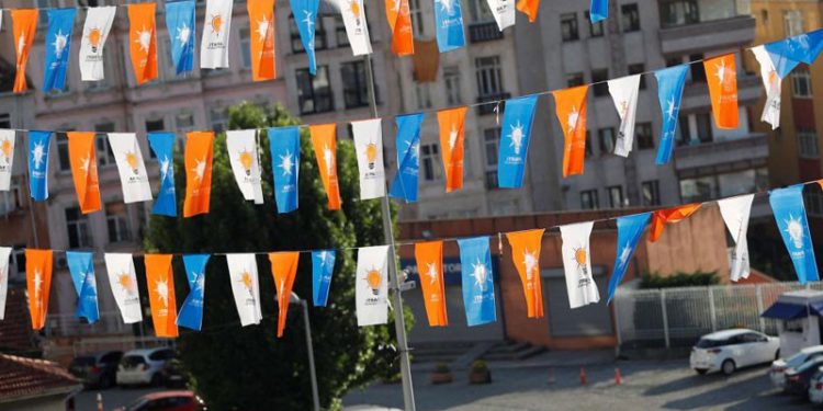 AKP’li belediye başkanları sosyal medyada atıştı: ‘Ne kadar borca soktuğunu açıklasın’