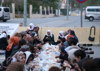 Adalet Sofrası’nın bugünkü misafiri Barış Anneleri ve TJA oldu