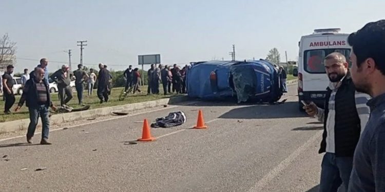Adana’da Jandarma minibüsü otomobille çarpıştı: 2 asker hayatını kaybetti