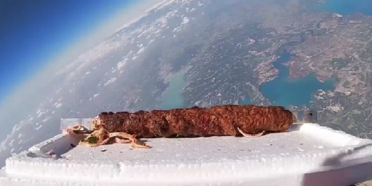 Adana’dan uzaya gönderilmek istenen kebap Hatay’da denize düştü