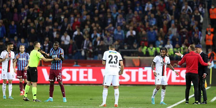 Ahmet Çakar: Türkiye'nin en büyük maçında hakem net bir kural hatası yaptı