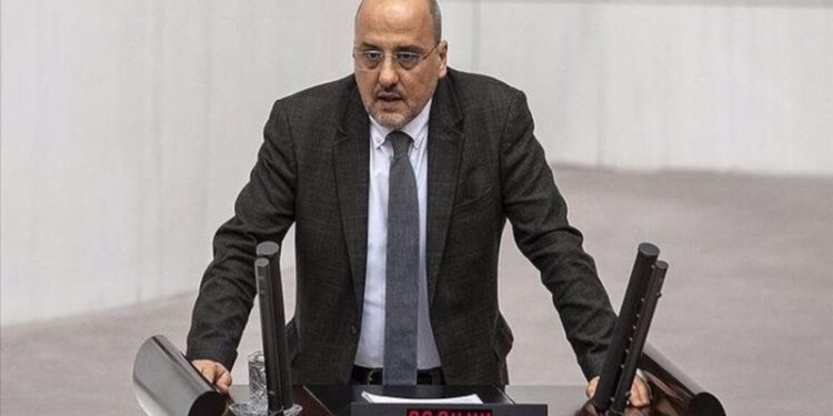 Ahmet Şık'tan 10 soru: “Ali Osman Akat ile AKP arasında ne tür bir ilişki var?"