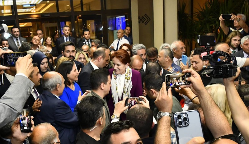 Akşener, 'Kahrolsun istibdat, yaşasın hürriyet' sloganı ile karşılandı