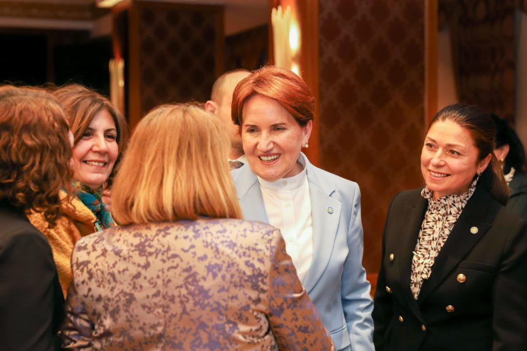 Akşener: Partili cumhurbaşkanlığı Türkiye’yi yok etme yolunda gidiyor