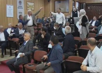 Akdeniz Belediye Meclisi’nde MHP ve HDP’liler arasında gerginlik