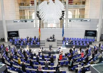 Almanya'da koalisyon hükümetinin zorunlu aşı yasa tasarısı reddedildi