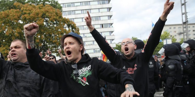 Almanya'da mültecilerin kaldığı yurdu kundaklayan neo-Nazi 31 yıl sonra yakalandı