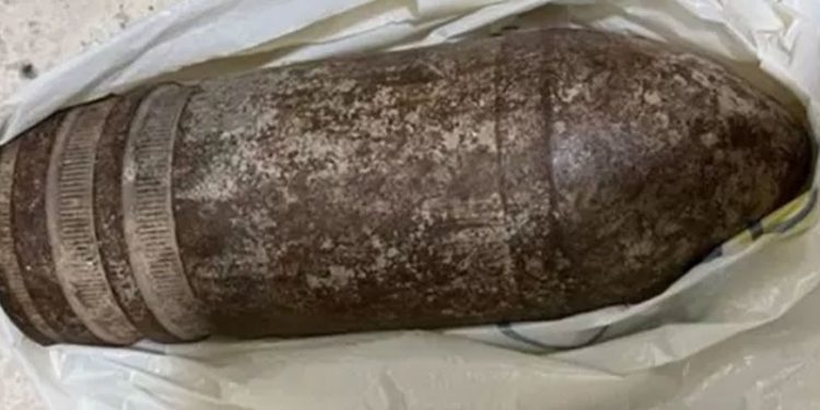 Amerikalı aile İsrail'in Ben Gurion Havalimanı'na patlamamış top mermisiyle geldi