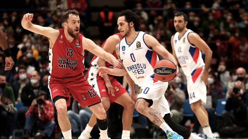 Anadolu Efes, İtalya'da kaybetti; seri 1-1'e geldi