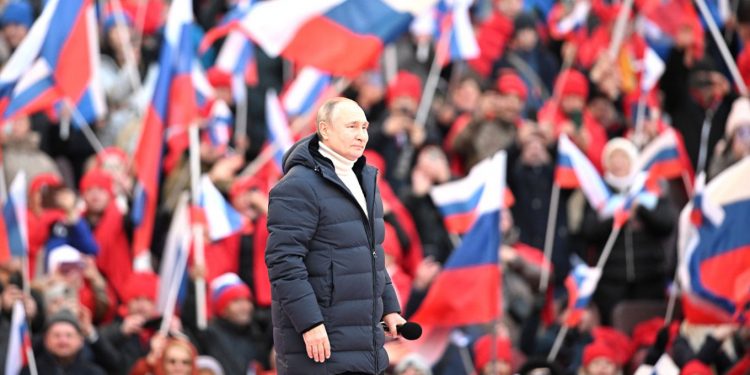 Anket: Rusya'nın Ukrayna'ya saldırmasının ardından Putin'e destek yüzde 10 arttı