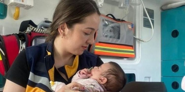 Annesi tarafından sokağa terk edilen bebeğin beyin ölümü gerçekleşti