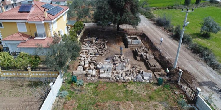 Antalya'da yola bitişik arsada Roma mezarlığı bulundu