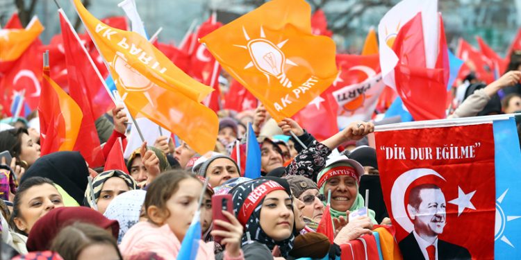 Araştırma: AKP’li seçmenin yüzde 41’i giderlerini karşılayamıyor