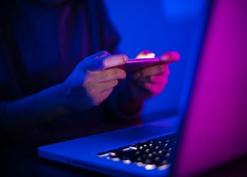 Araştırma: Düşük elektrik faturası için laptopunuzu ve modeminizi fişten çıkartın